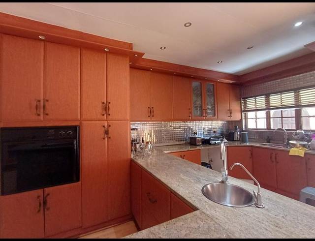 3 BEDROOM TOWNHOUSE FOR SALE IN MORNINGSIDE